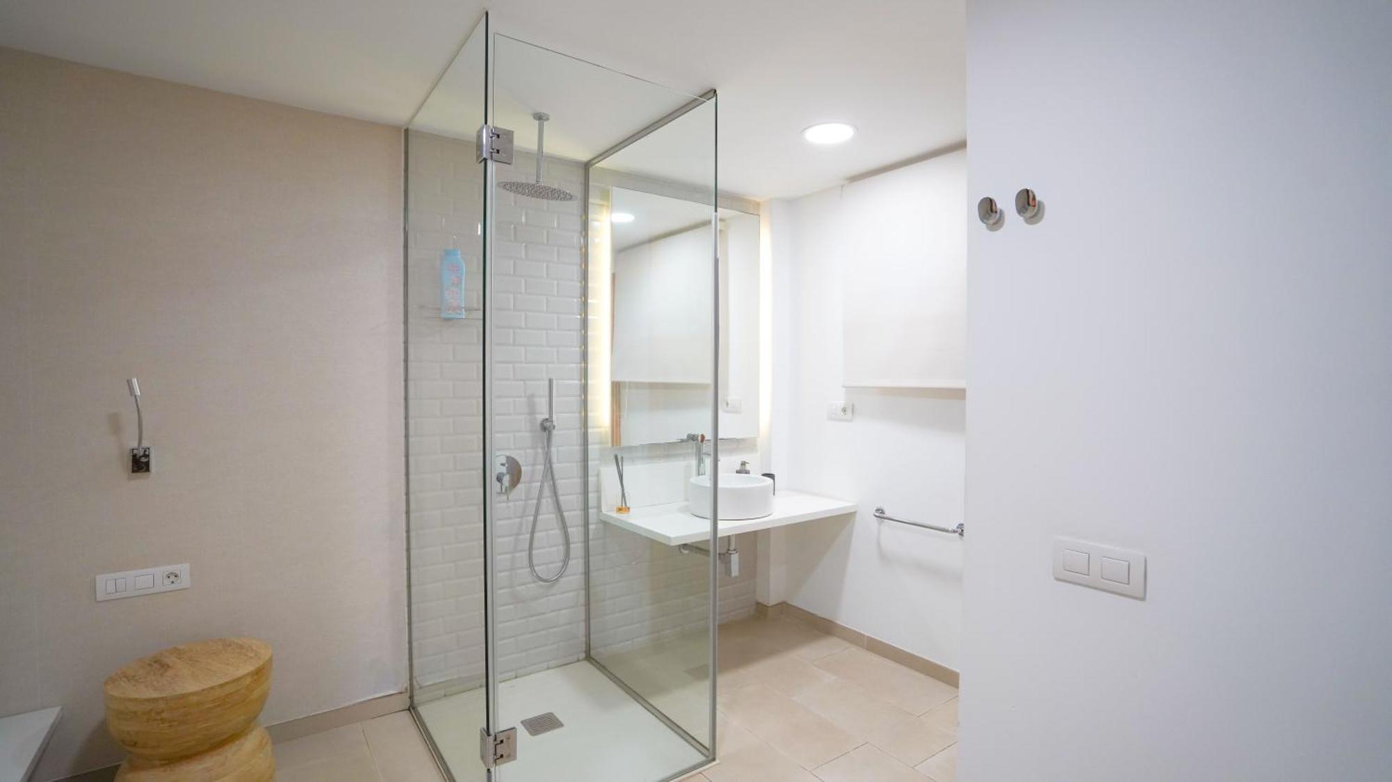 Oceanside Luxury Loft - Fast Wi-fi - Workstations Apartment